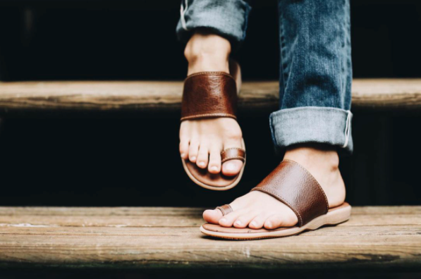 BAND AND DELIVER by FAMOLARE - BROWN